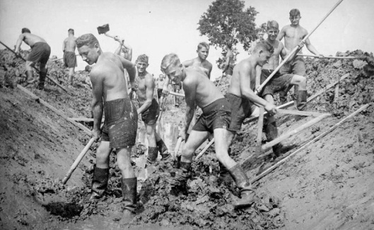 My040 Digging Ditches